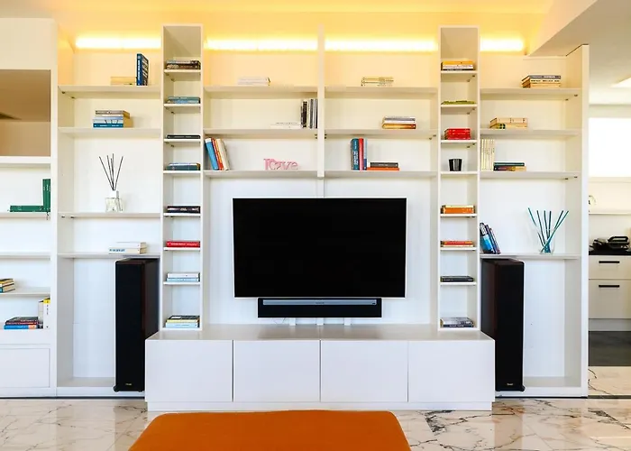 Peaceful Penthouse With Garage By Ndp Rent