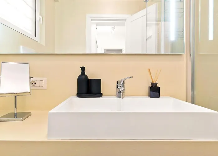 Peaceful Penthouse With Garage By Ndp Rent *